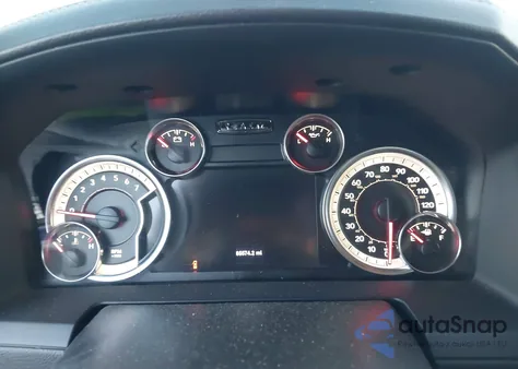 2017 Ram 1500 Laramie 4X4 5'7 Box z USA, uszkodzony, nr VIN 1C6RR7NT5HS726291